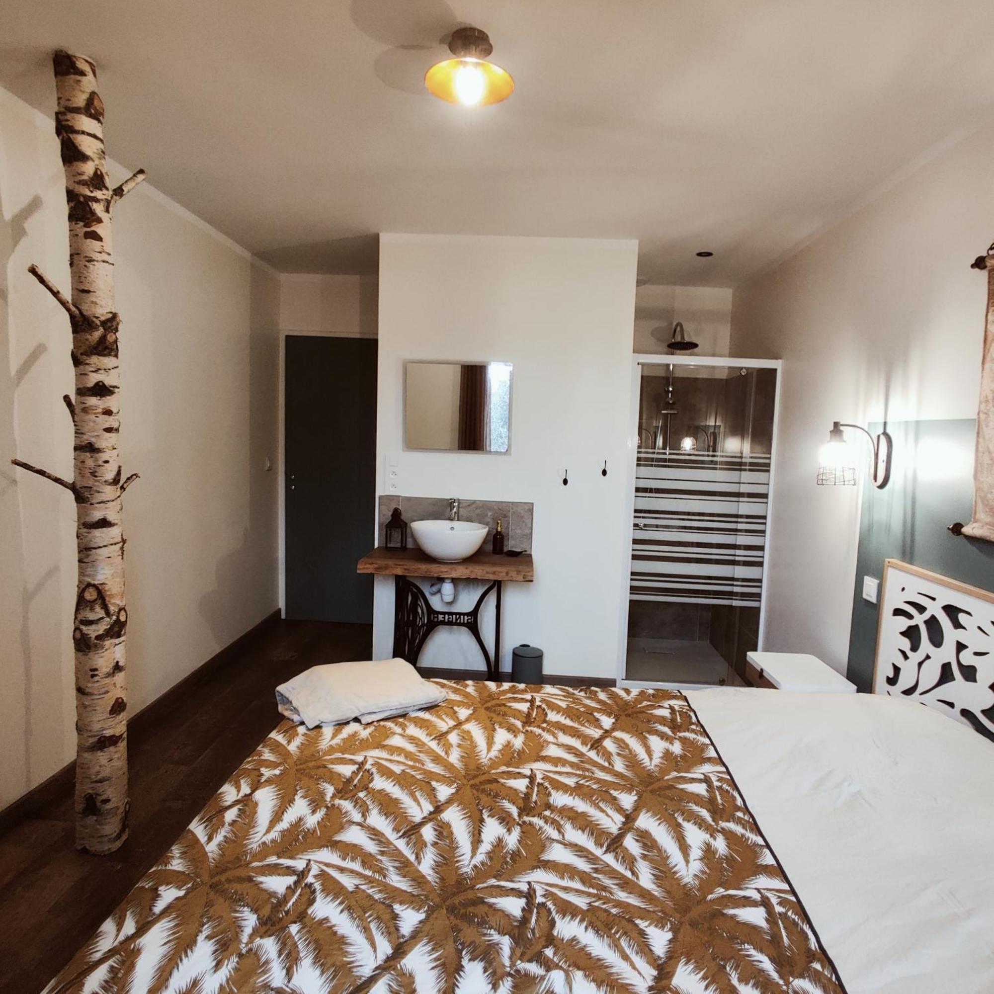 Hotel Au Coin Du Chemin Chambéry Zimmer foto